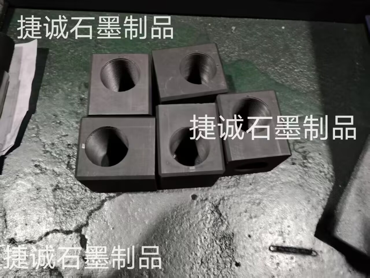 真空爐石墨電極頭，真空爐石墨件，真空爐石墨件石墨電極頭，真空爐石墨配件，真空爐石墨件加工，真空爐石墨件生產(chǎn)廠家